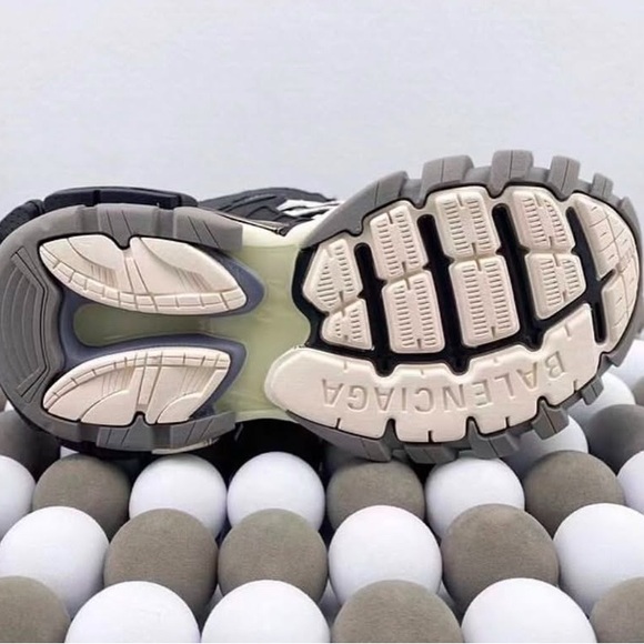 Black grey and white - Picture 3 of 7